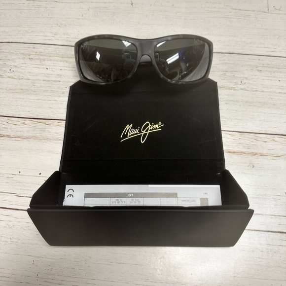 Maui Jim- Men’s Equator PolarizedPlus2® Wrap 64.5mm Sunglasses,Carmel - Picture 3 of 9